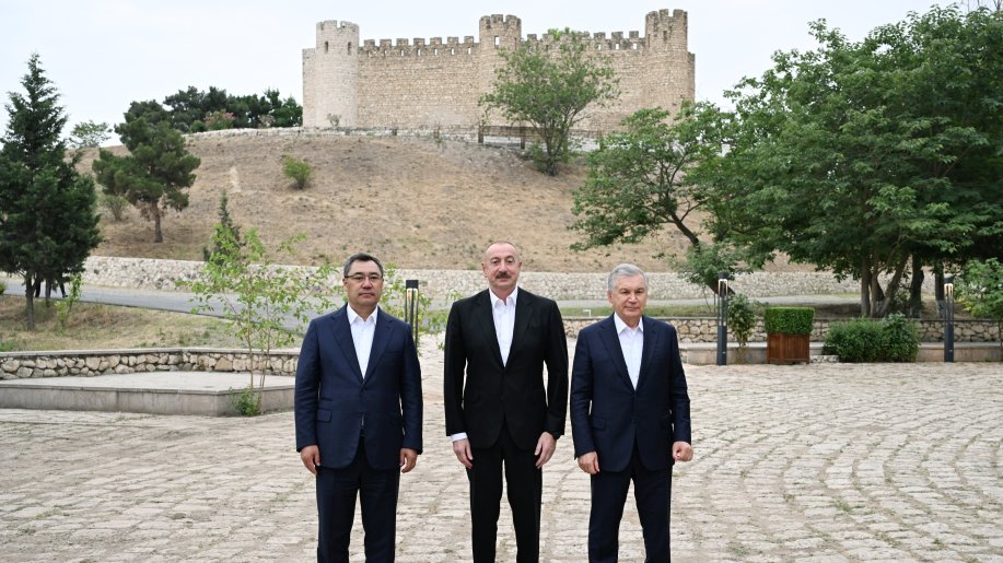 Prezident İlham Əliyev, Özbəkistan Prezidenti Şavkat Mirziyoyev və Qırğızıstan Prezidenti Sadır Japarov Ağdamda Şahbulaq qalasında olublar