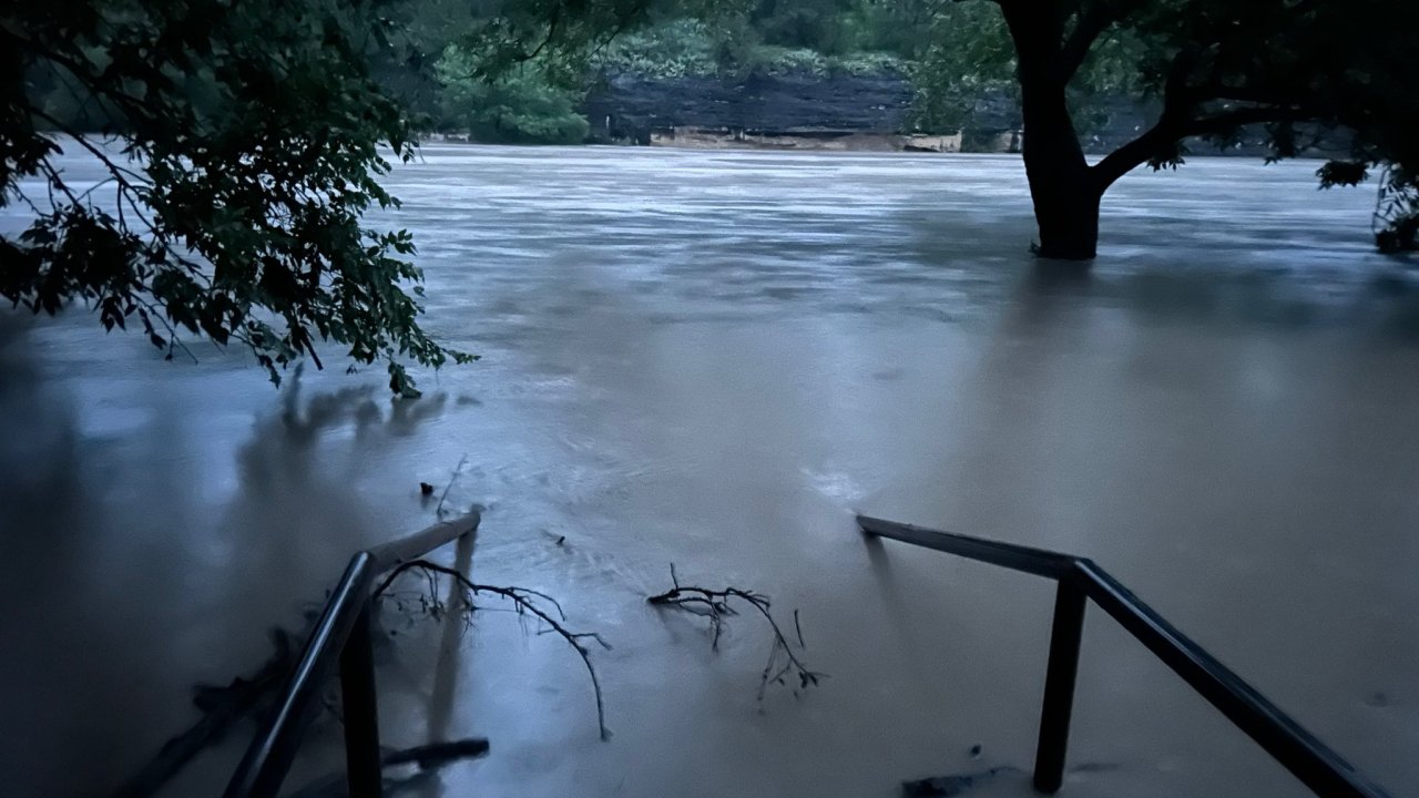 Texas’ta etkili olan selde hayatını kaybedenlerin sayısı 82’ye yükseldi