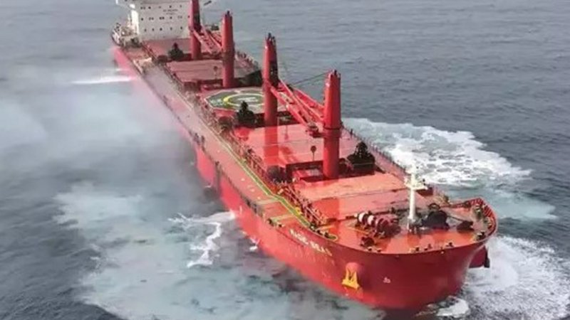 Husilerin batırdığı gemideki mürettebattan 10’u kurtarıldı