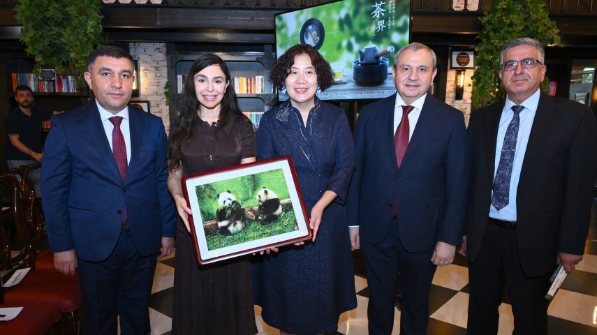 Heydər Əliyev Fondunun vitse-prezidenti Leyla Əliyeva Bakı Kitab Mərkəzində “Tanımadığımız Konfutsi” adlı gecədə iştirak edib
