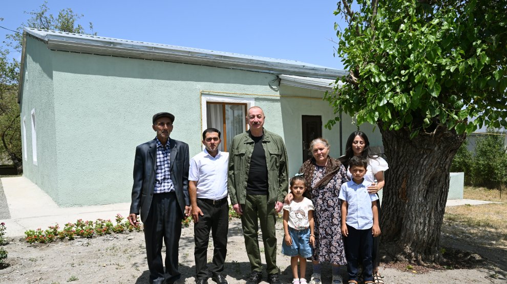 Prezident İlham Əliyevin Xocalı sakininin evində səmimi söhbəti (VİDEO)