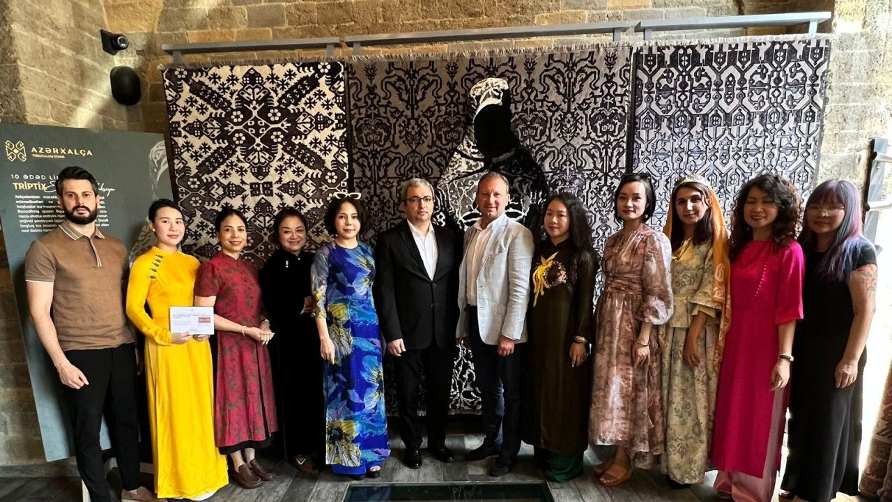 “Azərxalça” ASC-nin xalçaları yaxın gələcəkdə Vyetnamda sərgilənəcək