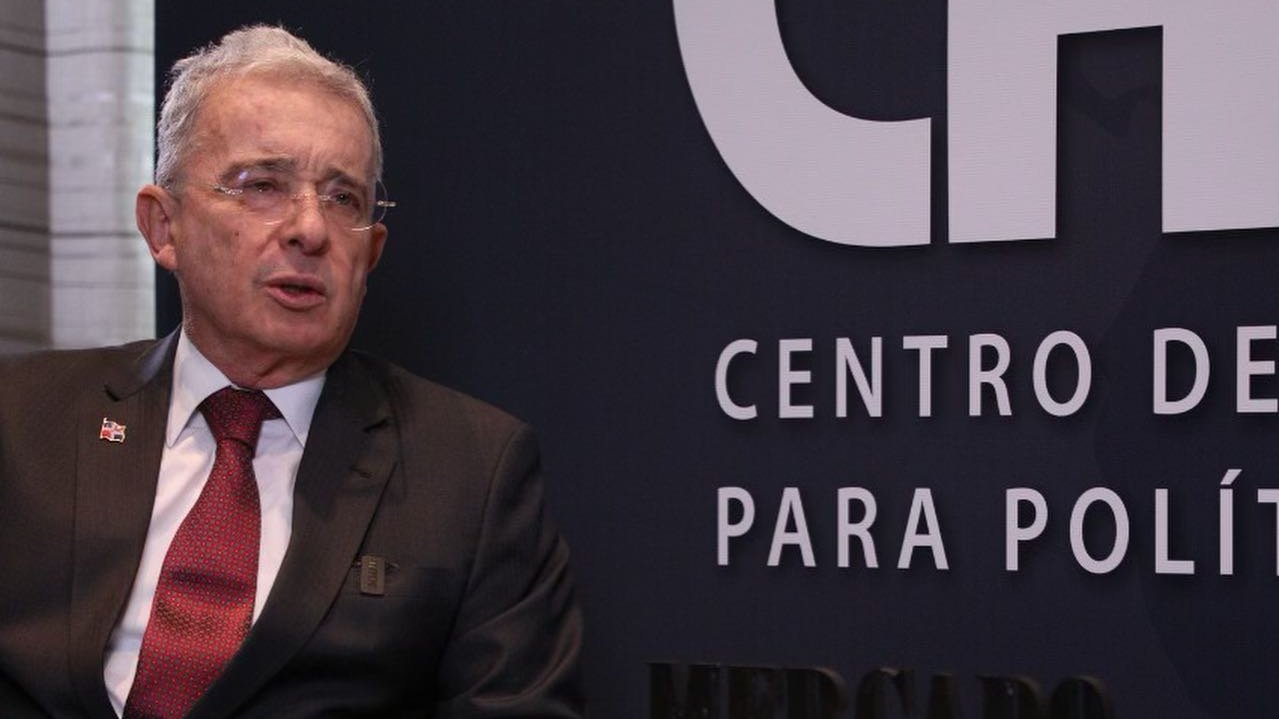 Eski Kolombiya Cumhurbaşkanı Uribe, rüşvetten suçlu bulundu