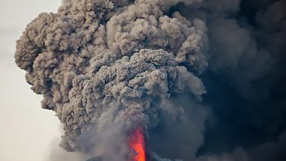 Kamçatkadakı Klyuçevskaya Sopka vulkanı zəlzələdən sonra püskürüb
