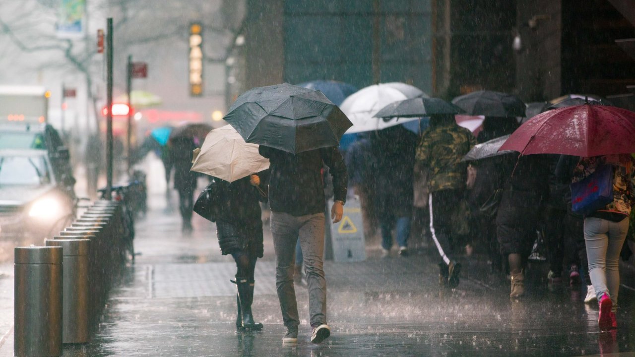 New York ve New Jersey'de sel nedeniyle olağanüstü hal ilan edildi