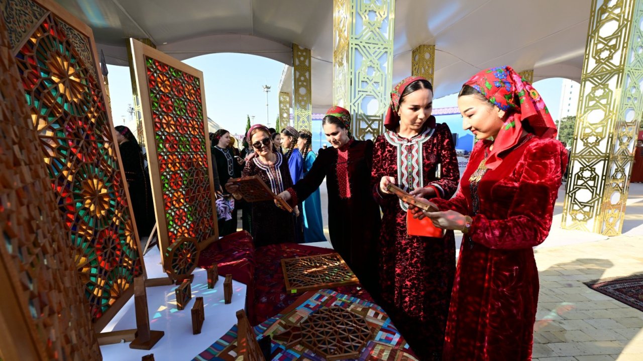 Azərbaycanın milli irsi Türkmənistanda böyük maraqla qarşılandı