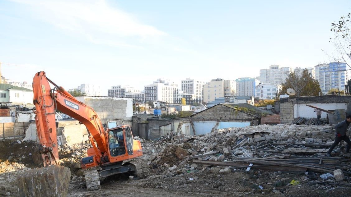 “Sovetski”də söküntü işlərinə başlanıldı (ÖZƏL)