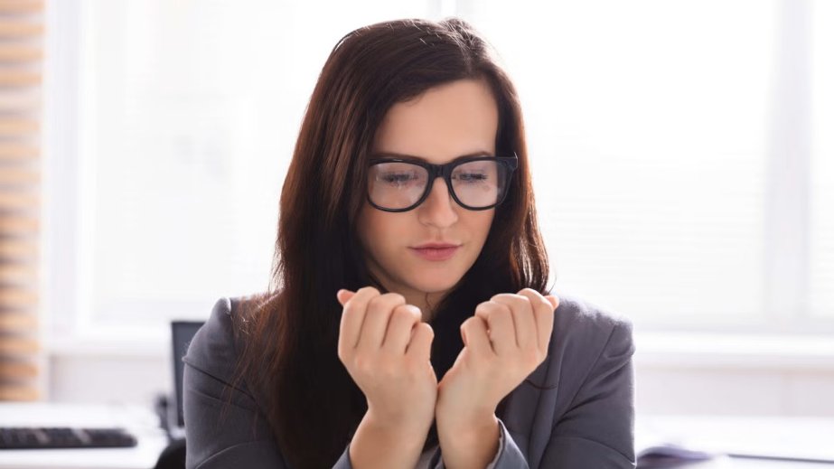 Dırnaqların görünüşü orqanizmin sağlamlığı haqqında məlumat verə bilər