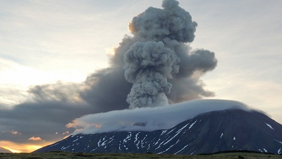 Krasheninnikov volcano in Russia’s Kamchatka sends 9-kilometer ash plume into sky