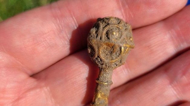 Arkeoloji öğrencisi, ilk kazısında tarihi keşif yaptı