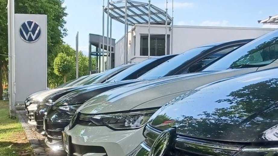 “Volkswagen” daxiliyanma mühərrikli avtomobillərin qiymətini artırır