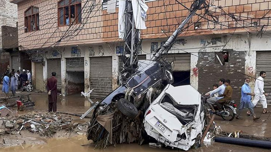 Pakistanda sel və güclü daşqınlar nəticəsində azı 300 nəfər ölüb
