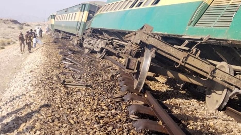 Pakistan’da tren kazası: 1 ölü, 33 yaralı