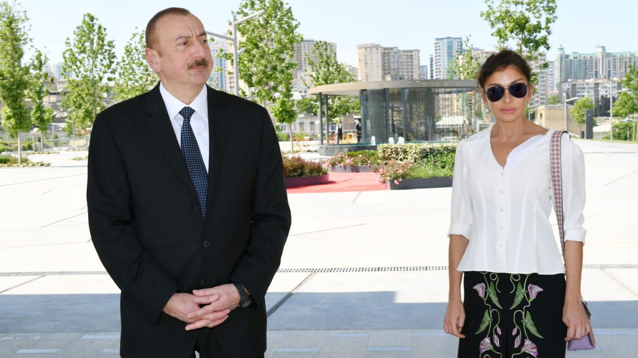 Prezidenti İlham Əliyev və Birinci xanım Mehriban Əliyeva Ağdərənin Kolatağ kəndində fərdi evlərin və infrastrukturun bərpası sahəsində görülən işlərlə tanış olublar