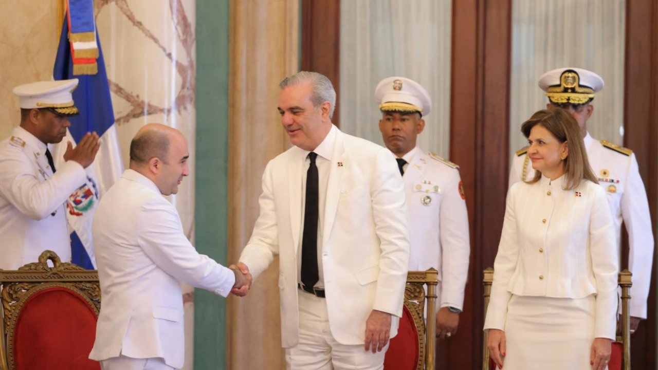 Azerbaijani ambassador presents his credentials to Dominican President