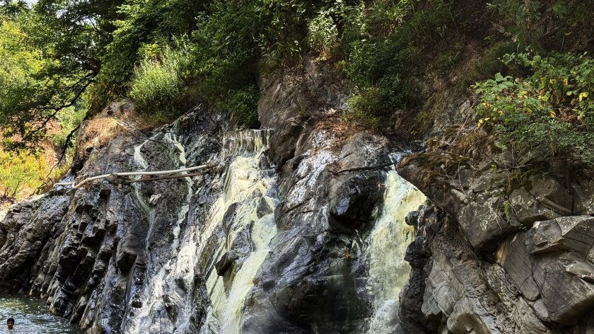 Qayadan çıxan şəfa: Masallının məşhur istisuyu