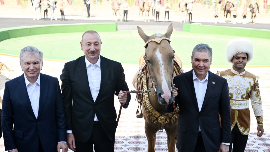President Ilham Aliyev presented with Akhal-Teke horse