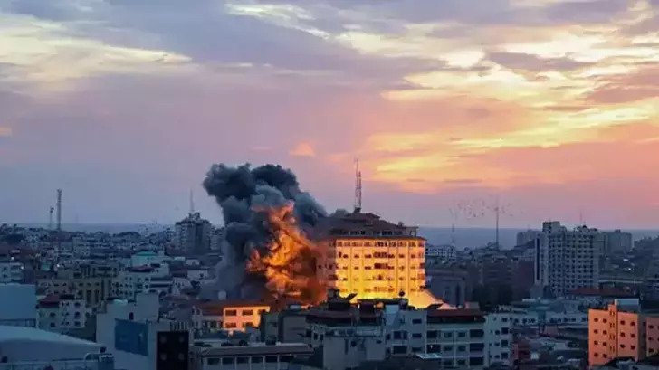 İsrail'den Yemen'in başkenti Sana'ya hava saldırısı