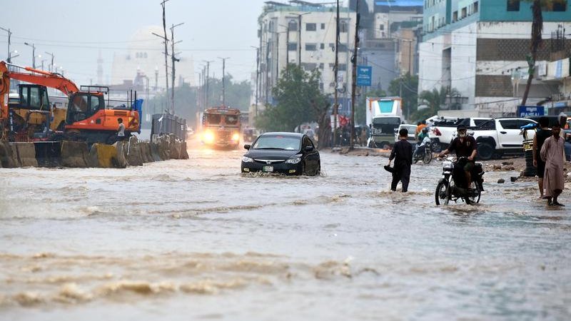 Pakistan’da muson yağmurları nedeniyle hayatını kaybedenlerin sayısı 785’e yükseldi