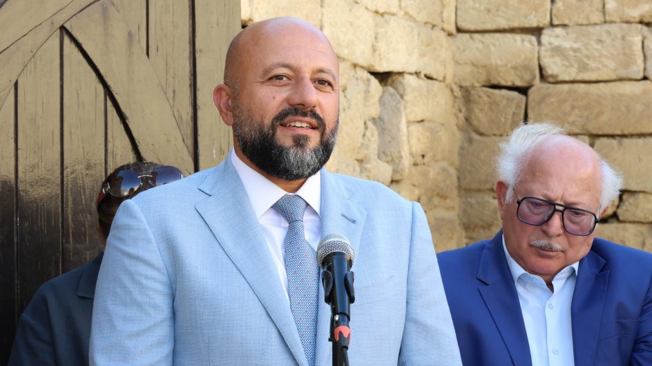 Qala Qoruğunda Xalq rəssamı Əşrəf Heybətovun “Doğma Qala” adlı fərdi sərgisi açılıb