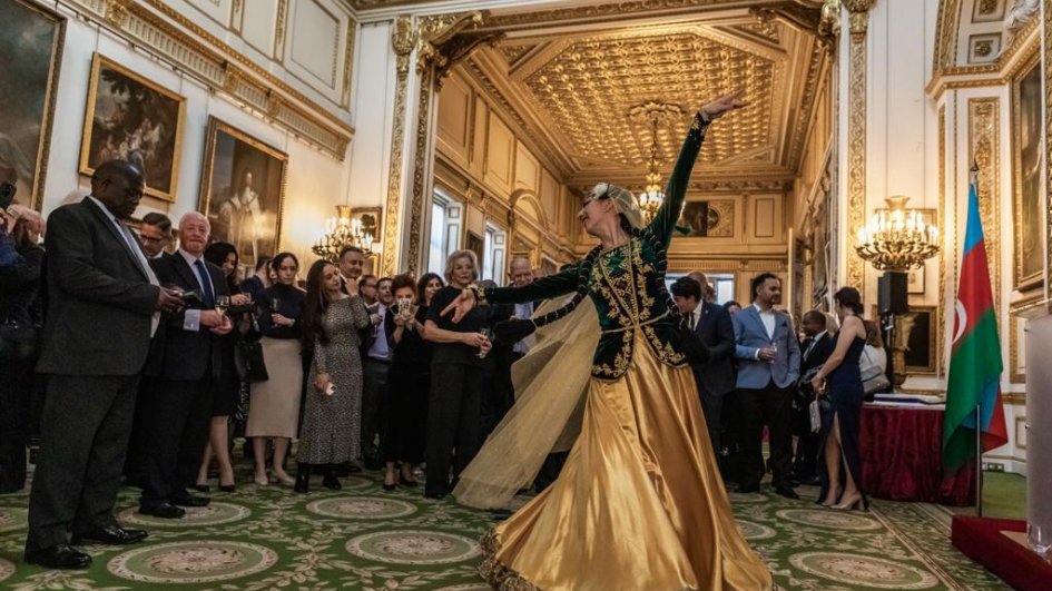 İngiltərədə milli rəqslərimizi öyrədən həmyerlimiz: Başqa ölkədə yaşasaq da, hər zaman öz vətənimizin təmsilçisiyik