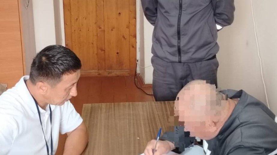 Qazaxıstanda 53 yaşlı məhkum ilk dəfə məktəbə gedəcək