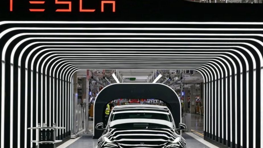 İlon Maskın şirkəti Las-Veqas tunellərində sürücüsüz “Tesla” avtomobilini sınaqdan keçirir