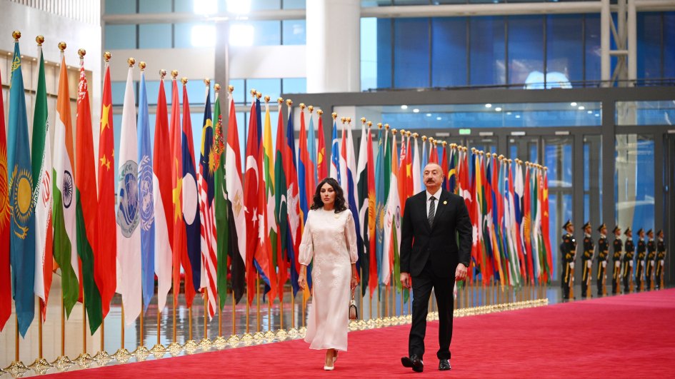 President Ilham Aliyev, First Lady Mehriban Aliyeva attend banquet honoring heads of state and government in Tianjin (PHOTO/VIDEO)