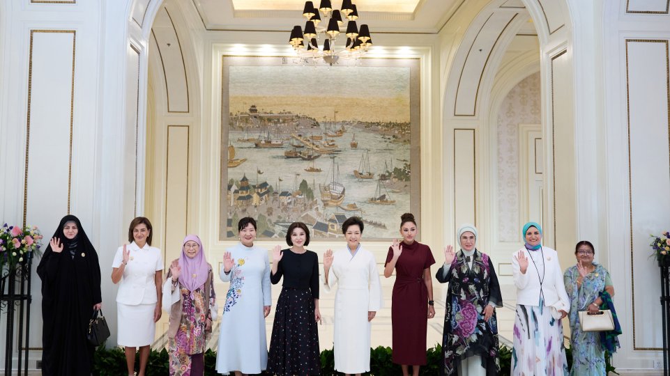 China Central Television airs report on boat trip of spouses of heads of state and government in Tianjin