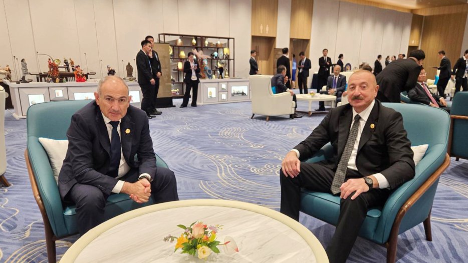 President Ilham Aliyev meets with Prime Minister Nikol Pashinyan (PHOTO/VIDEO)