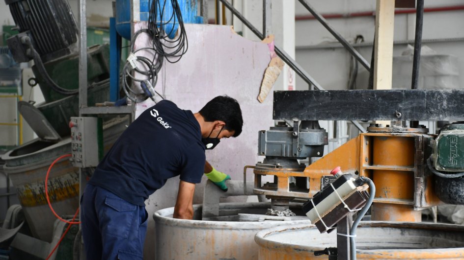 Azərbaycan Özbəkistana elektrod ixracına başlayıb