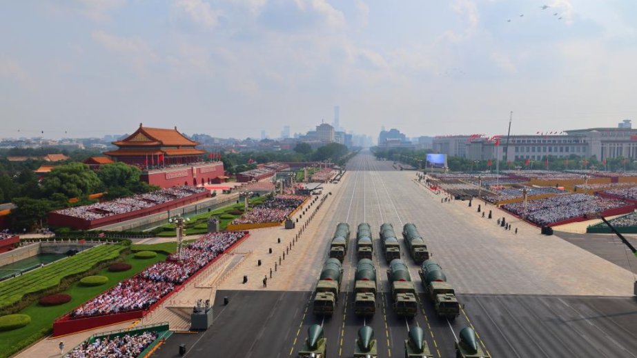 Çin hərbi paradda ilk dəfə nüvə triadasını nümayiş etdirib
