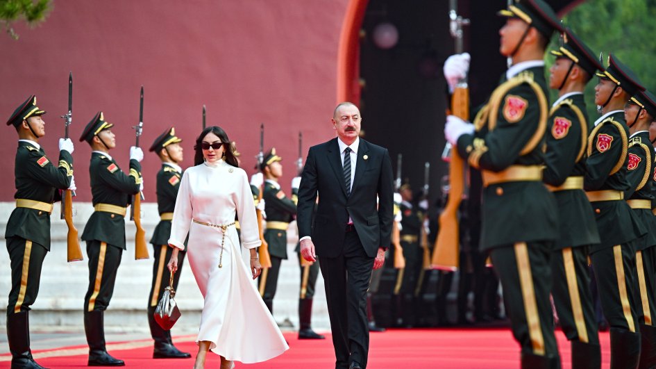 President Ilham Aliyev and First Lady Mehriban Aliyeva watched parade dedicated to 80th anniversary of Victory in Chinese People's War of Resistance against Japanese Aggression and World War II (PHOTO/VIDEO)