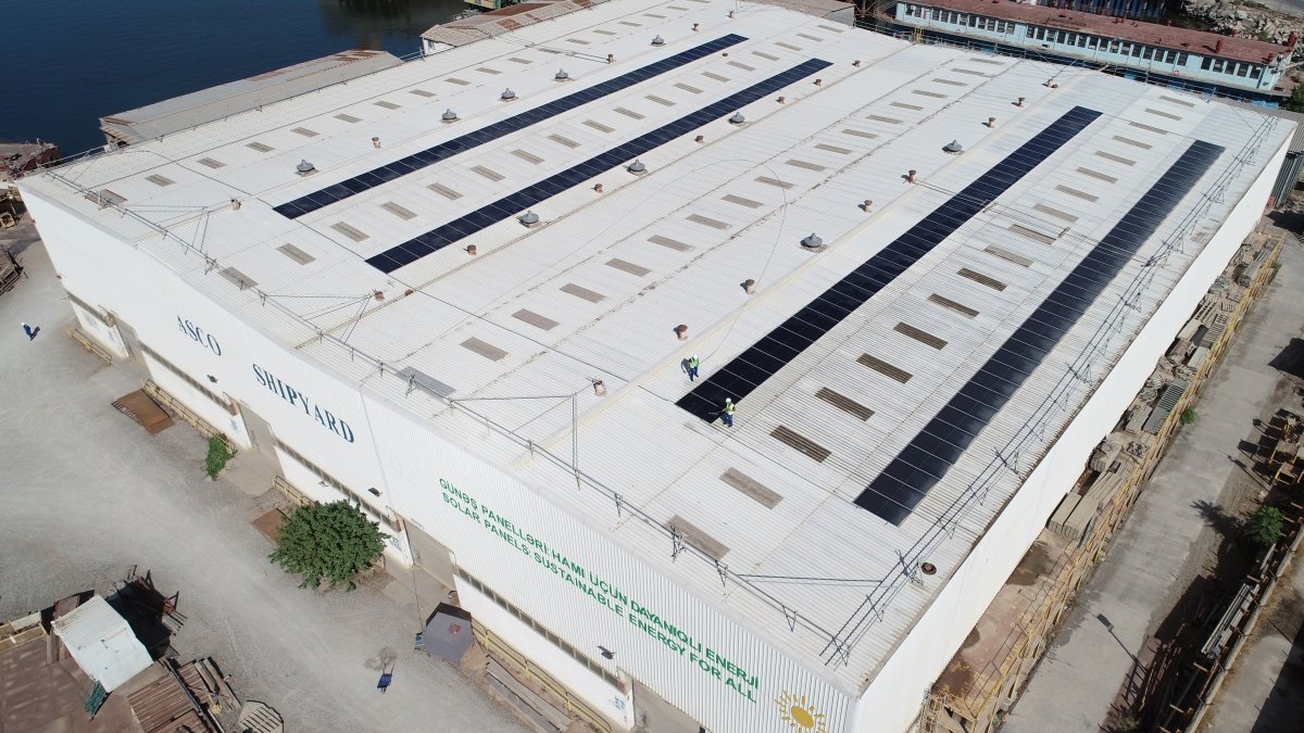 Gəmi təmiri zavodunda quraşdırılmış günəş panelləri vasitəsilə istehsal olunan enerjinin həcmi açıqlanıb