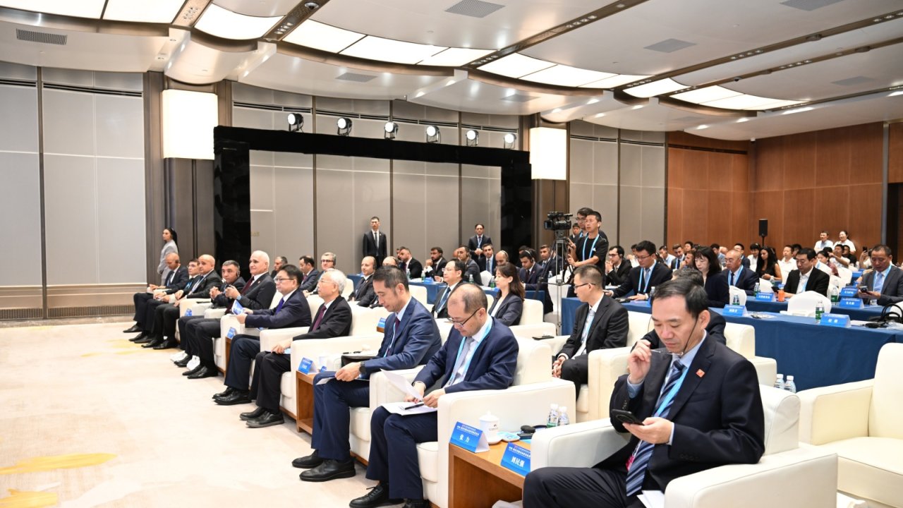 Azərbaycan və Çin arasında sərmayə və istehsal əməkdaşlığı imkanları dəyərləndirilib