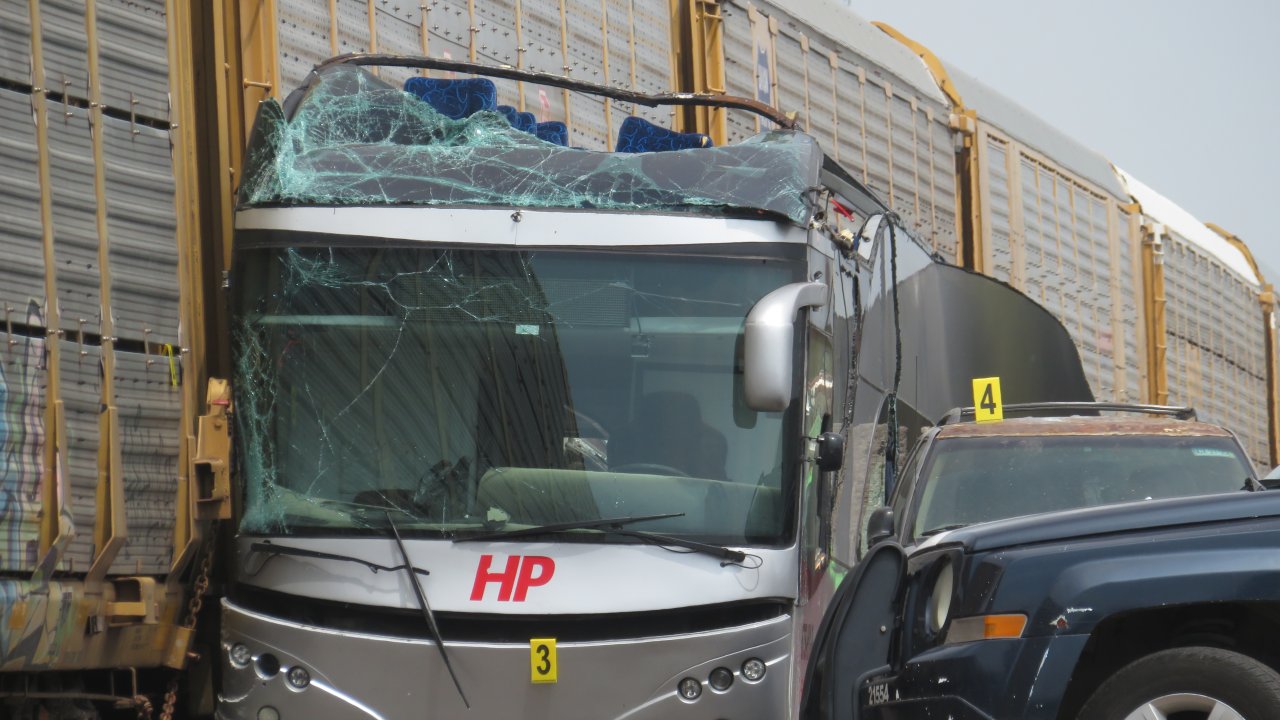 Meksika’da tren, yolcu otobüsüne çarptı: 10 ölü, 61 yaralı