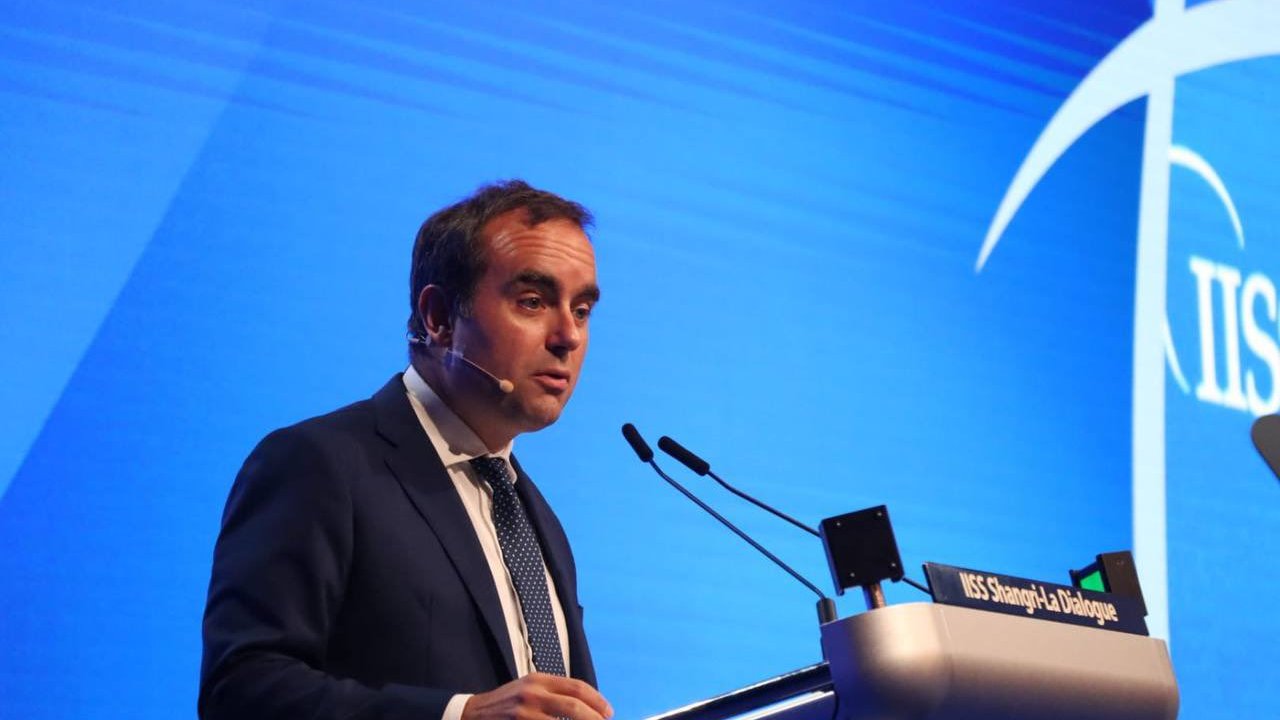 Macron, Savunma Bakanı Lecornu'yu yeni başbakan olarak atadı