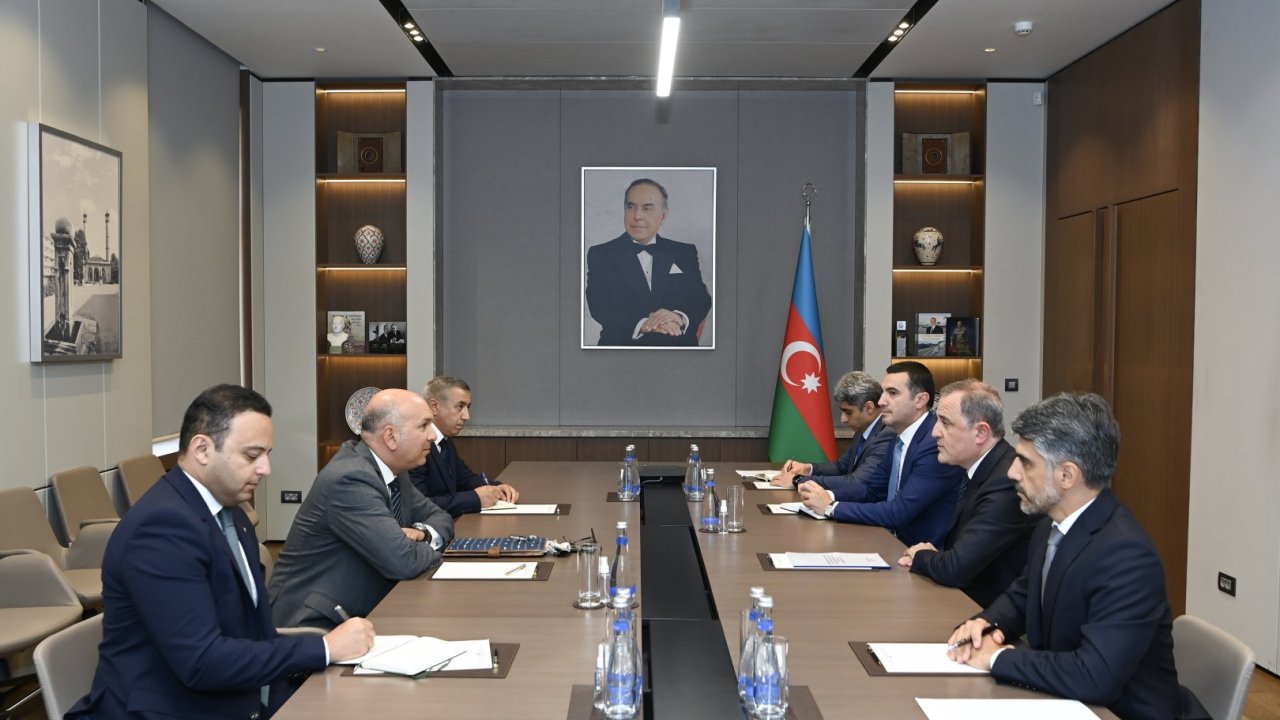 Ceyhun Bayramov Misirin ölkəmizdəki yeni səfiri ilə regional və beynəlxalq vəziyyəti müzakirə edib
