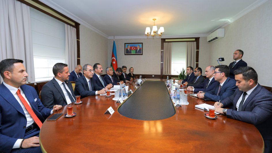 AKP sədrinin müavini ilə görüşdə Zəngəzur dəhlizinin açılması perspektivləri müzakirə olunub