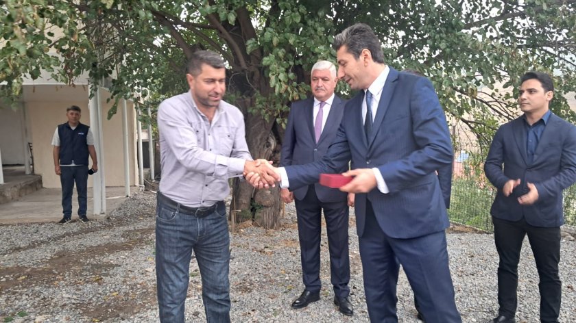 Families resettled in Seyidbayli village of Khojaly receive house keys