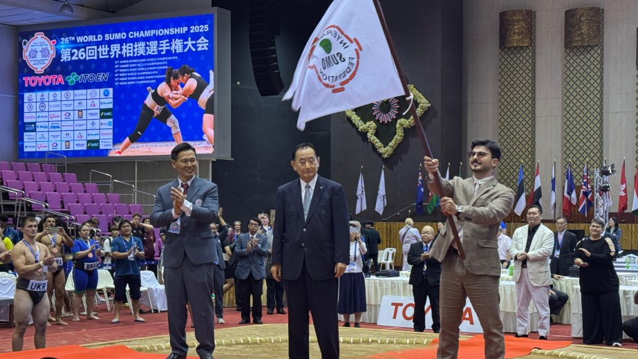 Sumo üzrə dünya çempionatının bayrağı Azərbaycana təqdim olunub