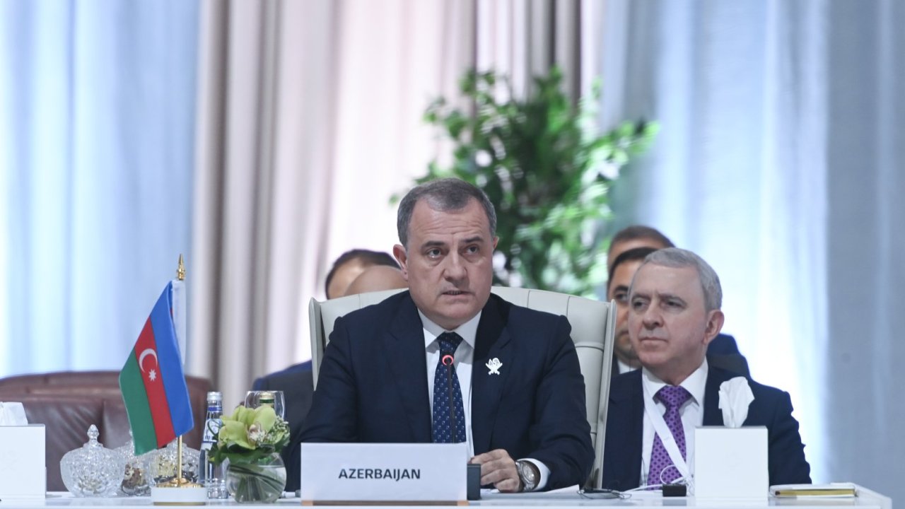 Ceyhun Bayramov Fövqəladə Ərəb-İslam Sammitində Fələstinə dəstəyini və Qətərin suverenliyinə sadiqliyini bəyan edib