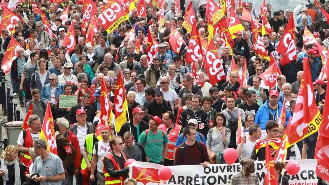 Fransada bu gün: 900 min etirazçı, 80 min polis, zirehli texnika, dronlar