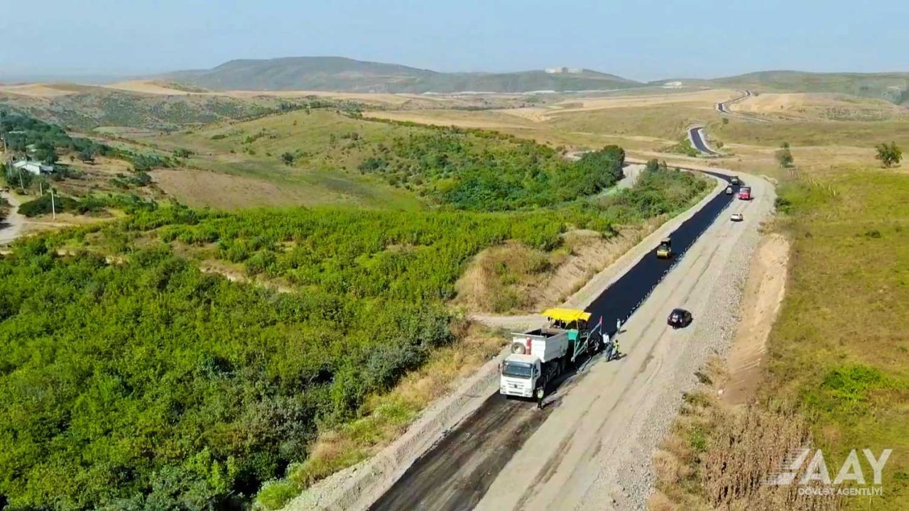 Suqovuşan–Sərsəng su anbarı–Qozlukörpü–Kəlbəcər avtomobil yolunun tikintisi işləri davam etdirilir