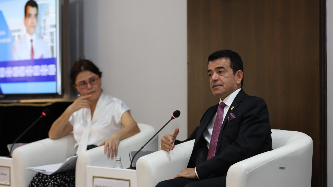 Türk Mədəniyyəti və İrsi Fondunun təşəbbüsü ilə ICESCO-nun Baş direktoru Türkistanda tələbələrlə görüşüb