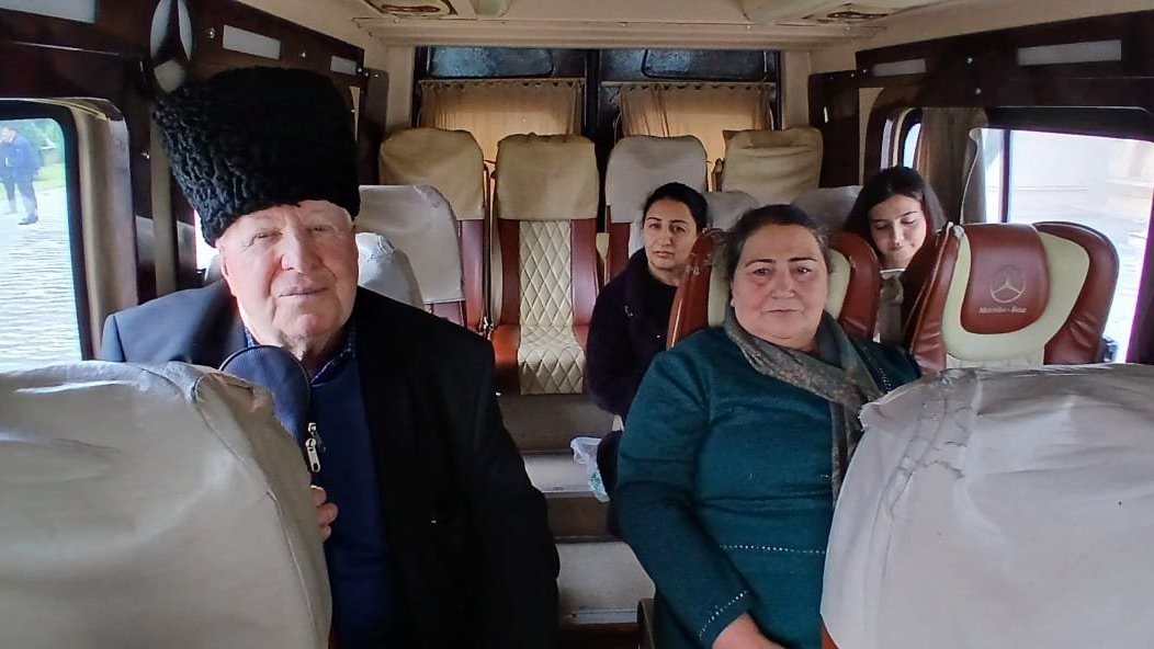 Ağdərənin Həsənriz kəndinə növbəti köç karvanı yola salınıb