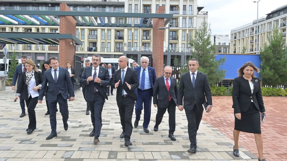 Azərbaycan və Türkiyənin təhsil nazirləri Qarabağda şagirdlərlə görüşüblər