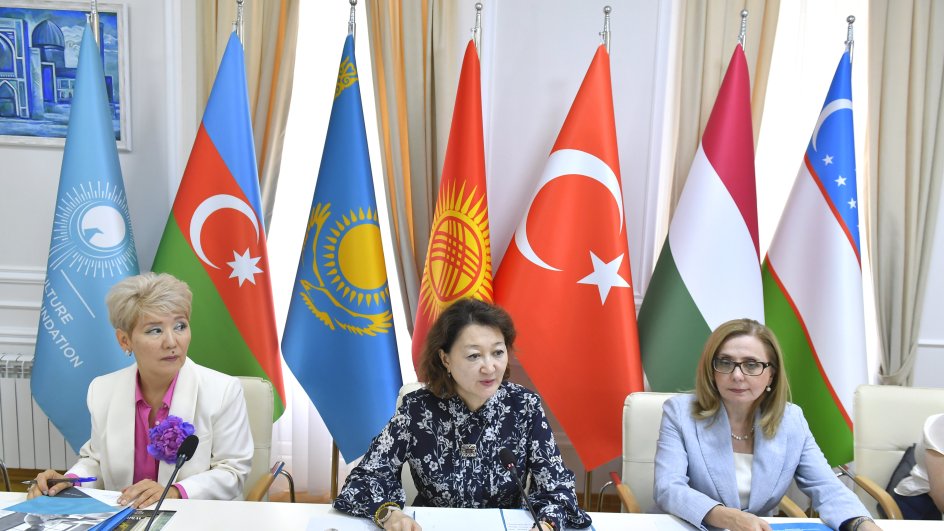 Türk Mədəniyyəti və İrsi Fondunda “Türk irsi dünya arenasında” mövzusunda dəyirmi masa keçirilib