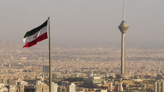 İran: Hasar gören nükleer tesisler yeniden inşa edilecek