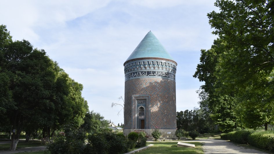 Azərbaycan mədəniyyətinin nadir memarlıq nümunəsi - Bərdə türbəsi